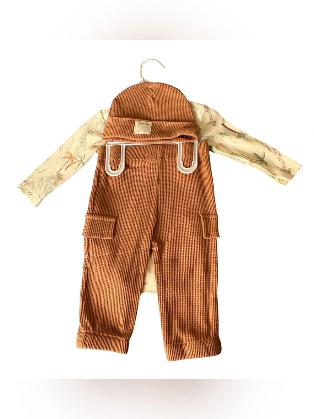 Kit+pearls Cream Safari Print Bodysuit & Rust Waffle Pants Set